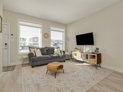977 Miners Boulevard West, Lethbridge, AB - Indoor Photo Showing Living Room