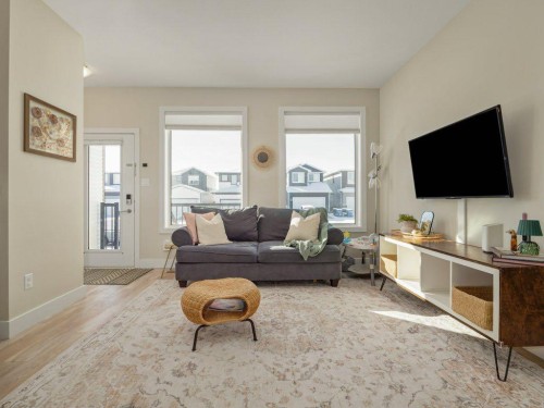 977 Miners Boulevard West, Lethbridge, AB - Indoor Photo Showing Living Room
