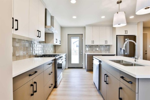 320 Aquitania Boulevard West, Lethbridge, AB - Indoor Photo Showing Kitchen With Double Sink With Upgraded Kitchen