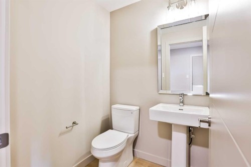 320 Aquitania Boulevard West, Lethbridge, AB - Indoor Photo Showing Bathroom