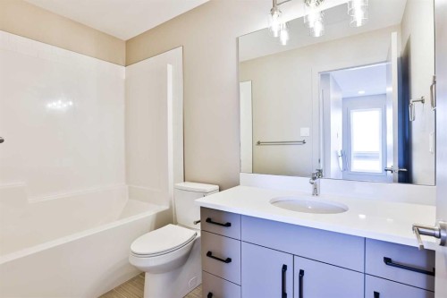 320 Aquitania Boulevard West, Lethbridge, AB - Indoor Photo Showing Bathroom