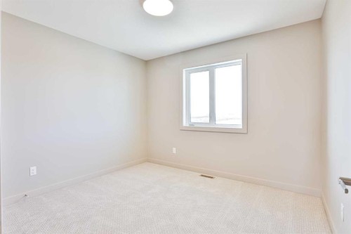 320 Aquitania Boulevard West, Lethbridge, AB - Indoor Photo Showing Other Room