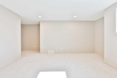 320 Aquitania Boulevard West, Lethbridge, AB - Indoor Photo Showing Other Room