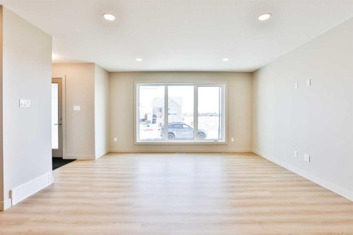 320 Aquitania Boulevard West, Lethbridge, AB - Indoor Photo Showing Other Room