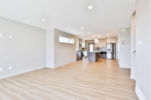 320 Aquitania Boulevard West, Lethbridge, AB - Indoor