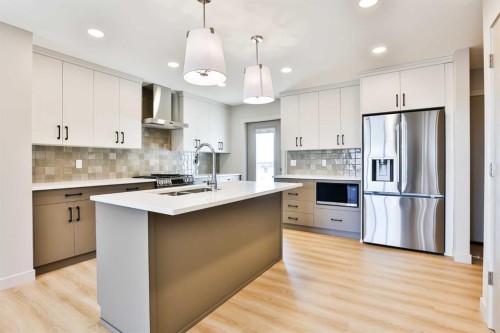 320 Aquitania Boulevard West, Lethbridge, AB - Indoor Photo Showing Kitchen With Double Sink With Upgraded Kitchen