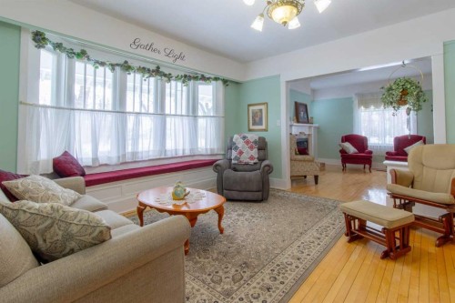 406 4 Avenue, Stirling, AB - Indoor Photo Showing Living Room