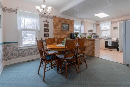 406 4 Avenue, Stirling, AB - Indoor Photo Showing Dining Room