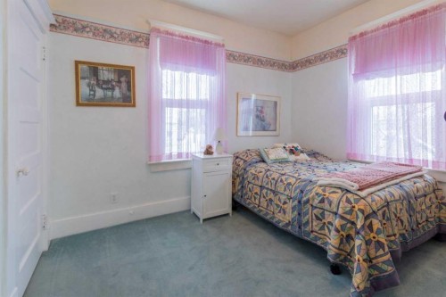 406 4 Avenue, Stirling, AB - Indoor Photo Showing Bedroom