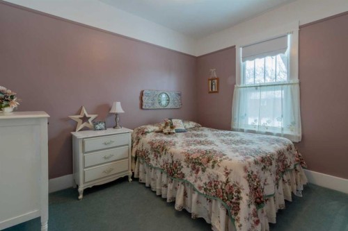 406 4 Avenue, Stirling, AB - Indoor Photo Showing Bedroom