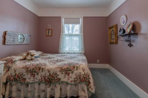 406 4 Avenue, Stirling, AB - Indoor Photo Showing Bedroom
