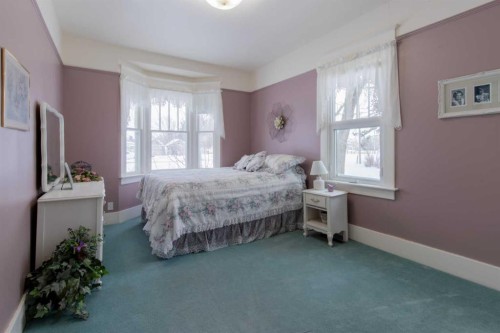 406 4 Avenue, Stirling, AB - Indoor Photo Showing Bedroom