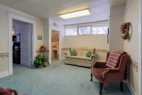 406 4 Avenue, Stirling, AB - Indoor