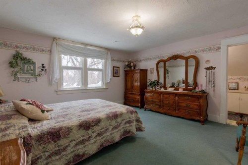 406 4 Avenue, Stirling, AB - Indoor Photo Showing Bedroom