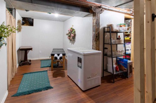 406 4 Avenue, Stirling, AB - Indoor