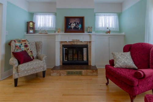 406 4 Avenue, Stirling, AB - Indoor Photo Showing Living Room With Fireplace