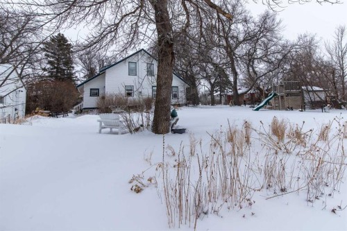 406 4 Avenue, Stirling, AB - Outdoor