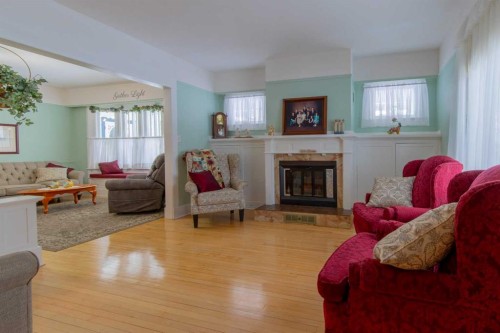 406 4 Avenue, Stirling, AB - Indoor Photo Showing Living Room With Fireplace