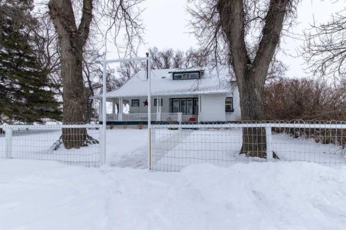 406 4 Avenue, Stirling, AB - Outdoor