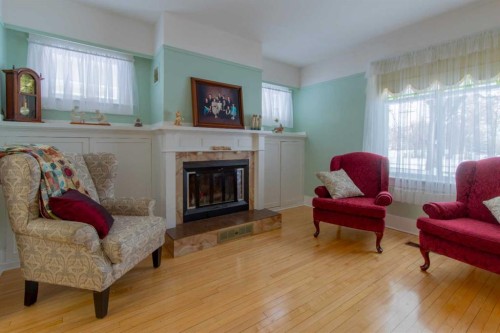 406 4 Avenue, Stirling, AB - Indoor Photo Showing Living Room With Fireplace