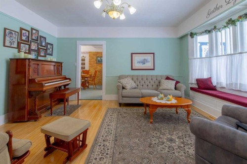 406 4 Avenue, Stirling, AB - Indoor Photo Showing Living Room