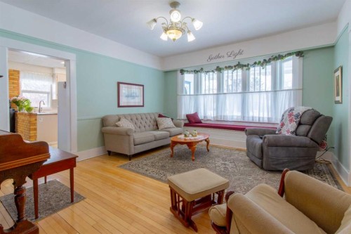 406 4 Avenue, Stirling, AB - Indoor Photo Showing Living Room