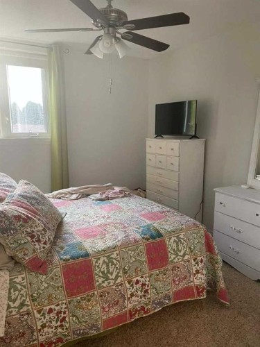 H201-2004 13 Avenue, Lethbridge, AB - Indoor Photo Showing Bedroom