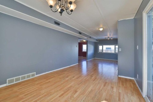 221 N 250 E, Raymond, AB - Indoor Photo Showing Other Room