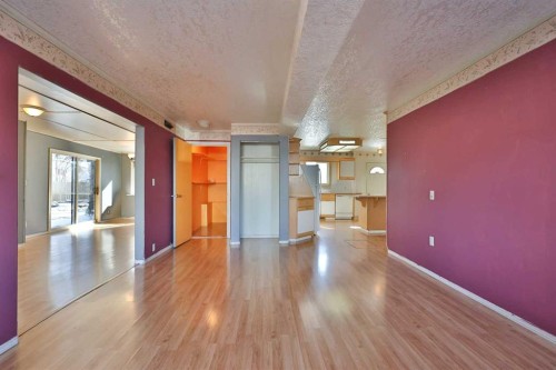 221 N 250 E, Raymond, AB - Indoor Photo Showing Other Room