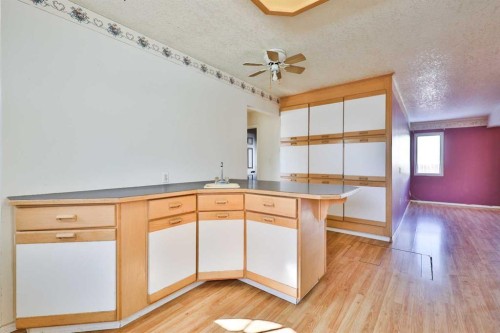 221 N 250 E, Raymond, AB - Indoor Photo Showing Other Room