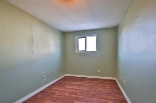 221 N 250 E, Raymond, AB - Indoor Photo Showing Other Room