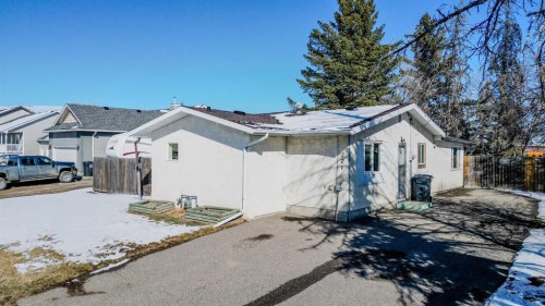 221 N 250 E, Raymond, AB - Outdoor