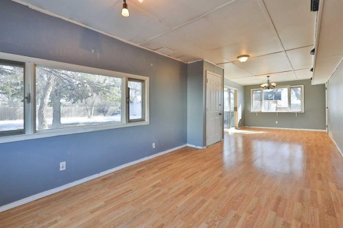 221 N 250 E, Raymond, AB - Indoor Photo Showing Other Room