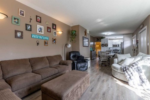1907 7A Avenue North, Lethbridge, AB - Indoor Photo Showing Living Room