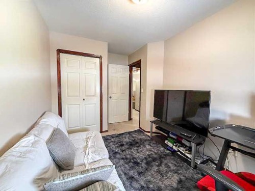 11 Abel Close, Red Deer, AB - Indoor Photo Showing Other Room