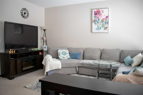 11 Abel Close, Red Deer, AB - Indoor Photo Showing Living Room