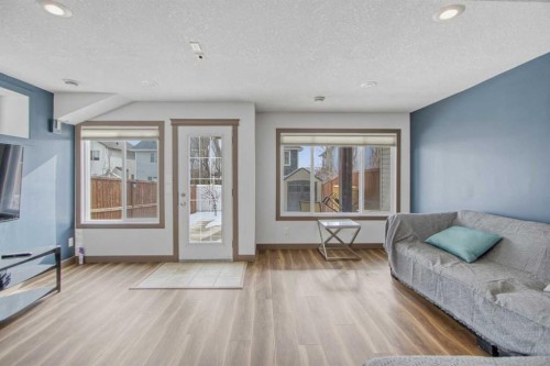 13 Evanscove Manor Nw, Calgary, AB - Indoor Photo Showing Living Room