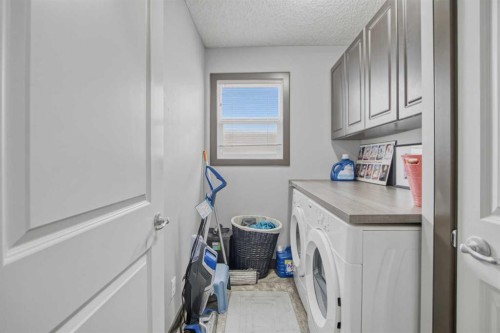 13 Evanscove Manor Nw, Calgary, AB - Indoor Photo Showing Laundry Room