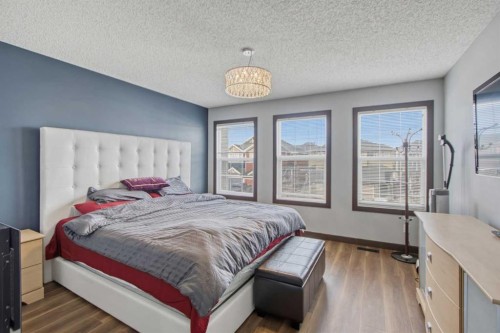 13 Evanscove Manor Nw, Calgary, AB - Indoor Photo Showing Bedroom