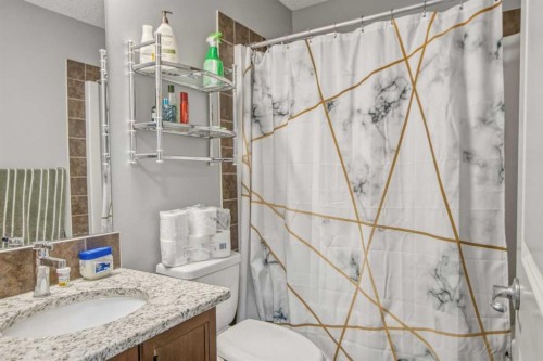 13 Evanscove Manor Nw, Calgary, AB - Indoor Photo Showing Bathroom