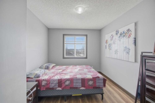 13 Evanscove Manor Nw, Calgary, AB - Indoor Photo Showing Bedroom