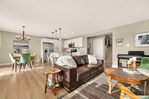 148 Cabot Landing West, Lethbridge, AB - Indoor Photo Showing Living Room