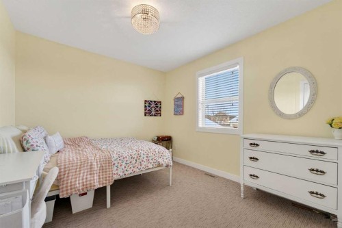 148 Cabot Landing West, Lethbridge, AB - Indoor Photo Showing Bedroom