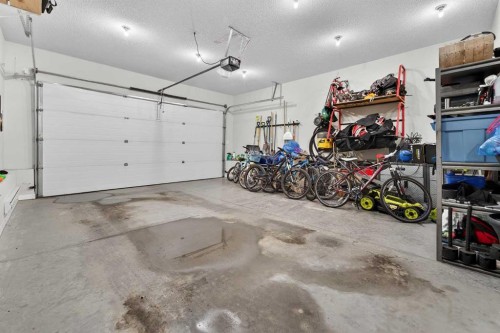 148 Cabot Landing West, Lethbridge, AB - Indoor Photo Showing Garage