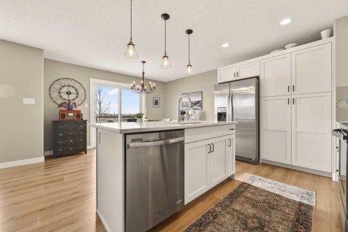 148 Cabot Landing West, Lethbridge, AB - Indoor Photo Showing Kitchen