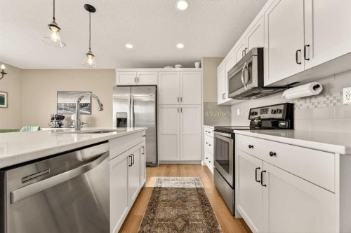 148 Cabot Landing West, Lethbridge, AB - Indoor Photo Showing Kitchen With Upgraded Kitchen