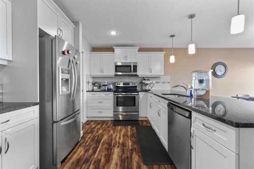 493 Devonia Way West, Lethbridge, AB - Indoor Photo Showing Kitchen With Upgraded Kitchen