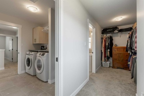 1366 Pacific Circle West, Lethbridge, AB - Indoor Photo Showing Laundry Room