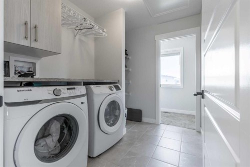 1366 Pacific Circle West, Lethbridge, AB - Indoor Photo Showing Laundry Room