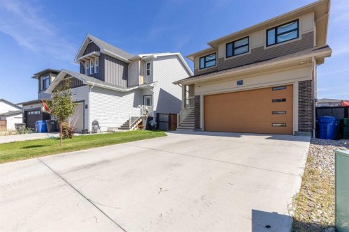 1366 Pacific Circle West, Lethbridge, AB - Outdoor
